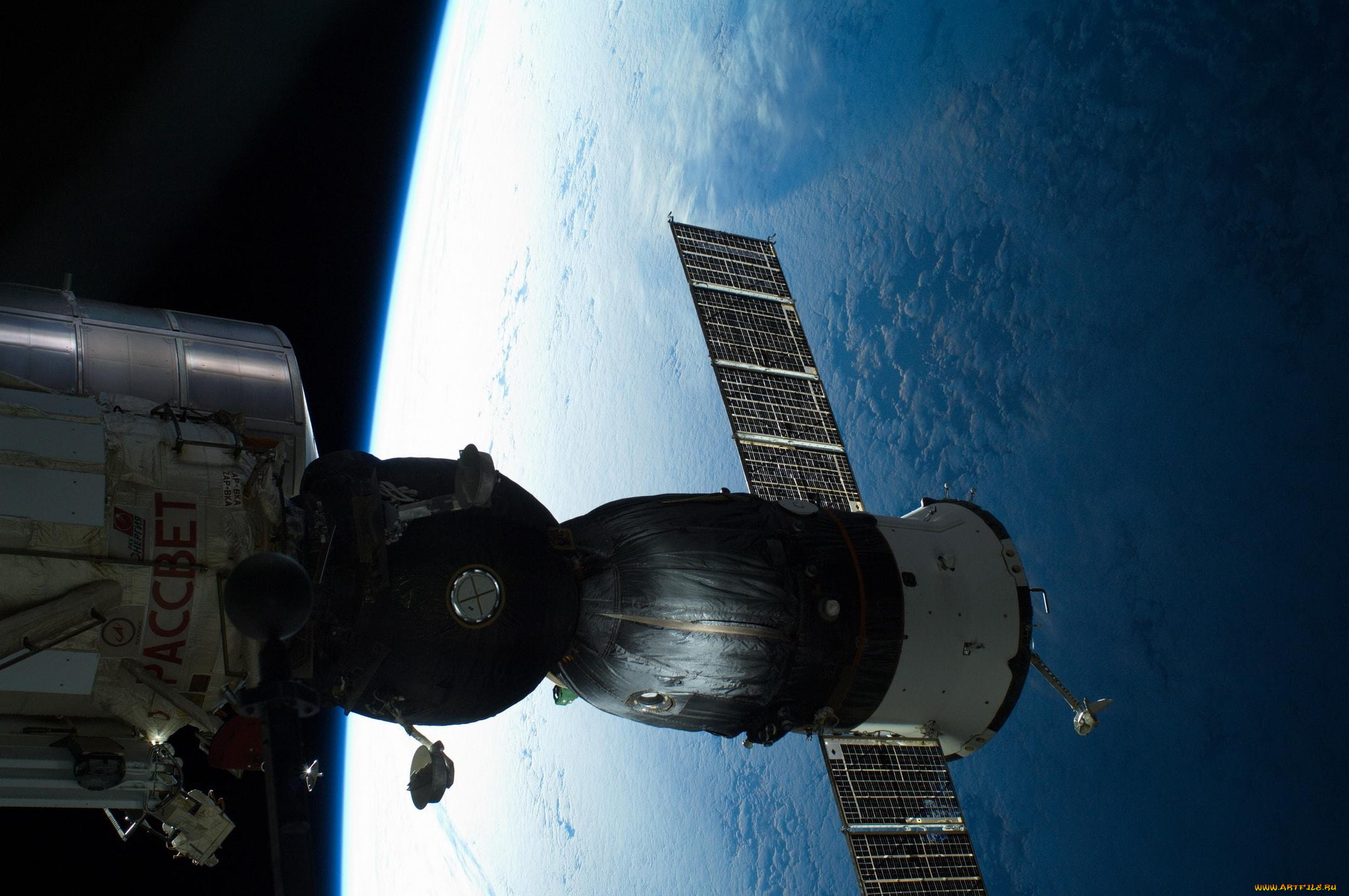 Фото космического корабля в космосе. Космический корабль «Союз ТМ-25». Станция Прогресс МКС. Корабль Союз МКС. Роскосмос Союз МКС.